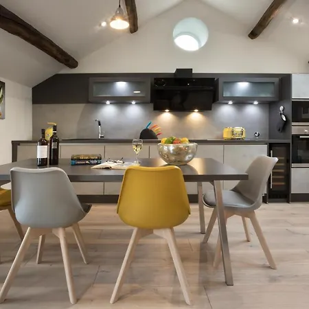 Wharton House Mews In Cartmel, District - Ridgestone